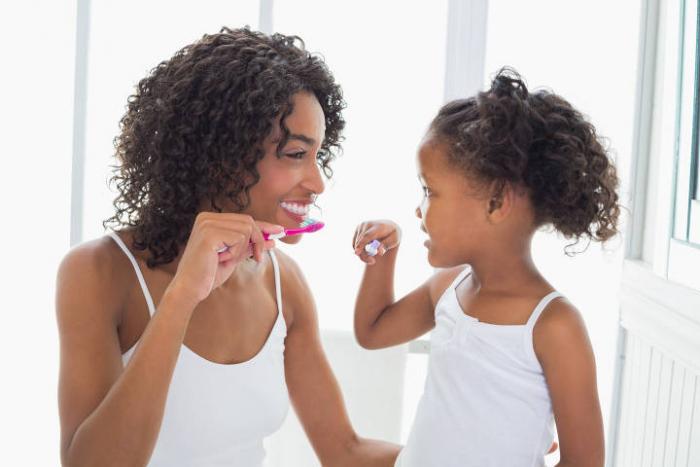 mom and daughter toothbrush